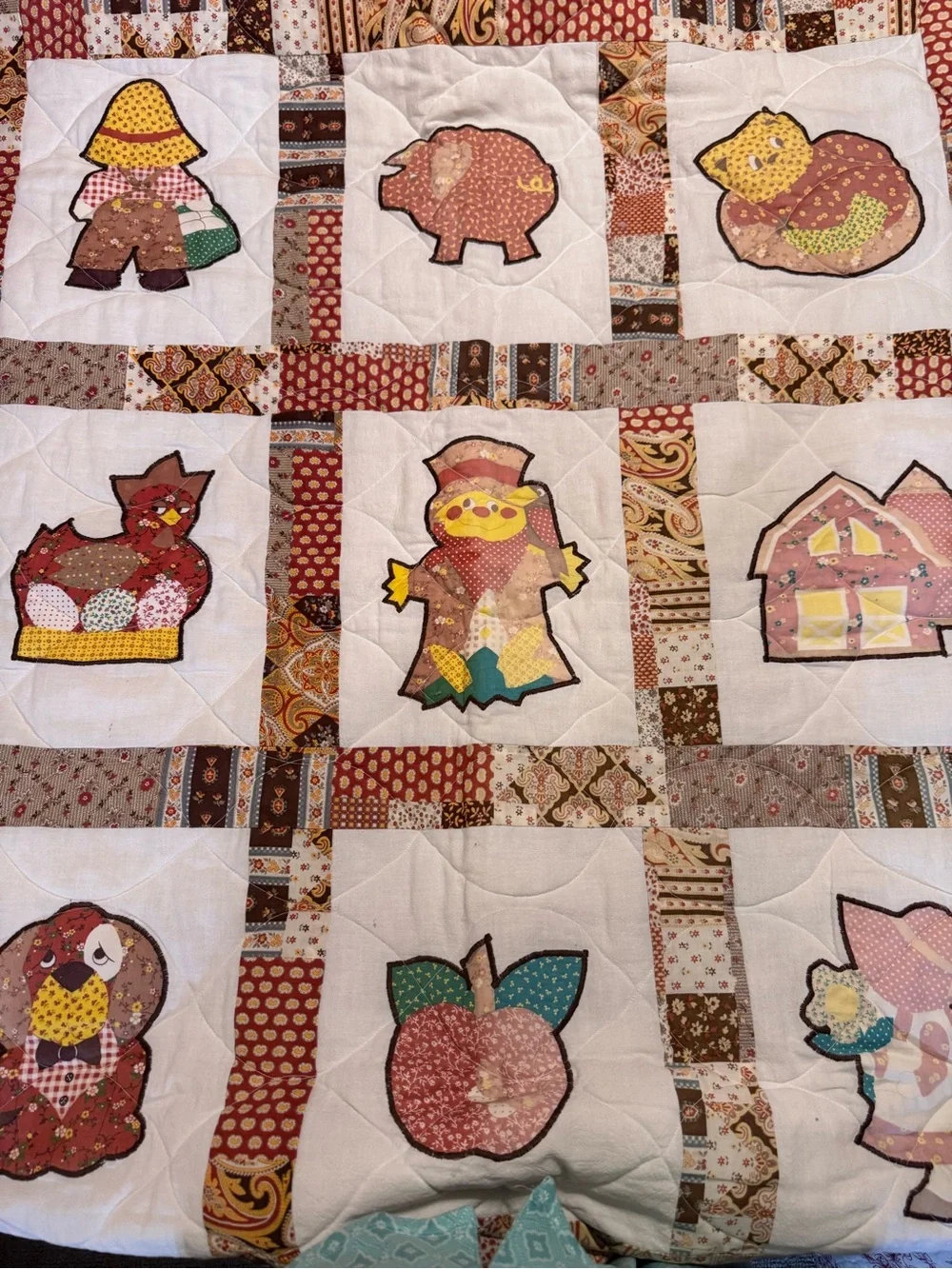 Patchwork Appliqué Quilt in Cream, Brown, Yellow